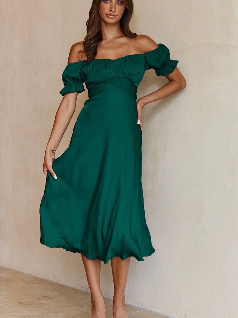 Selfie Leslie Linka Off-Shoulder Tie Back Midi Dress Forest Green
